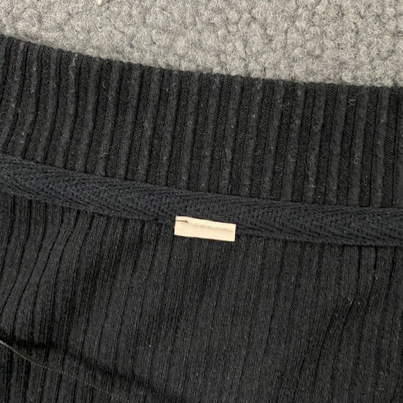 ALO Muse Ribbed V-Neck Pullover Top size Large Knit Crop Black Logo Sweater - Picture 3 of 10